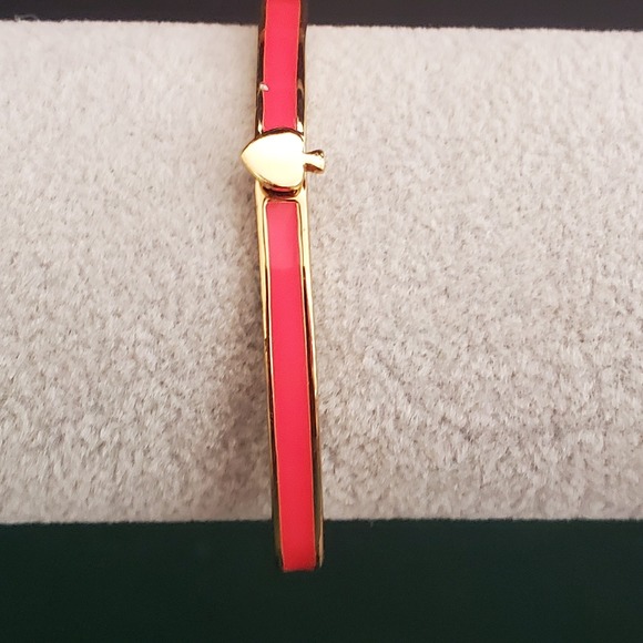 Kate Spade Everyday Spade Narrow Hinged Bangle Coral Enamel Gold Plate Signed - Picture 4 of 11